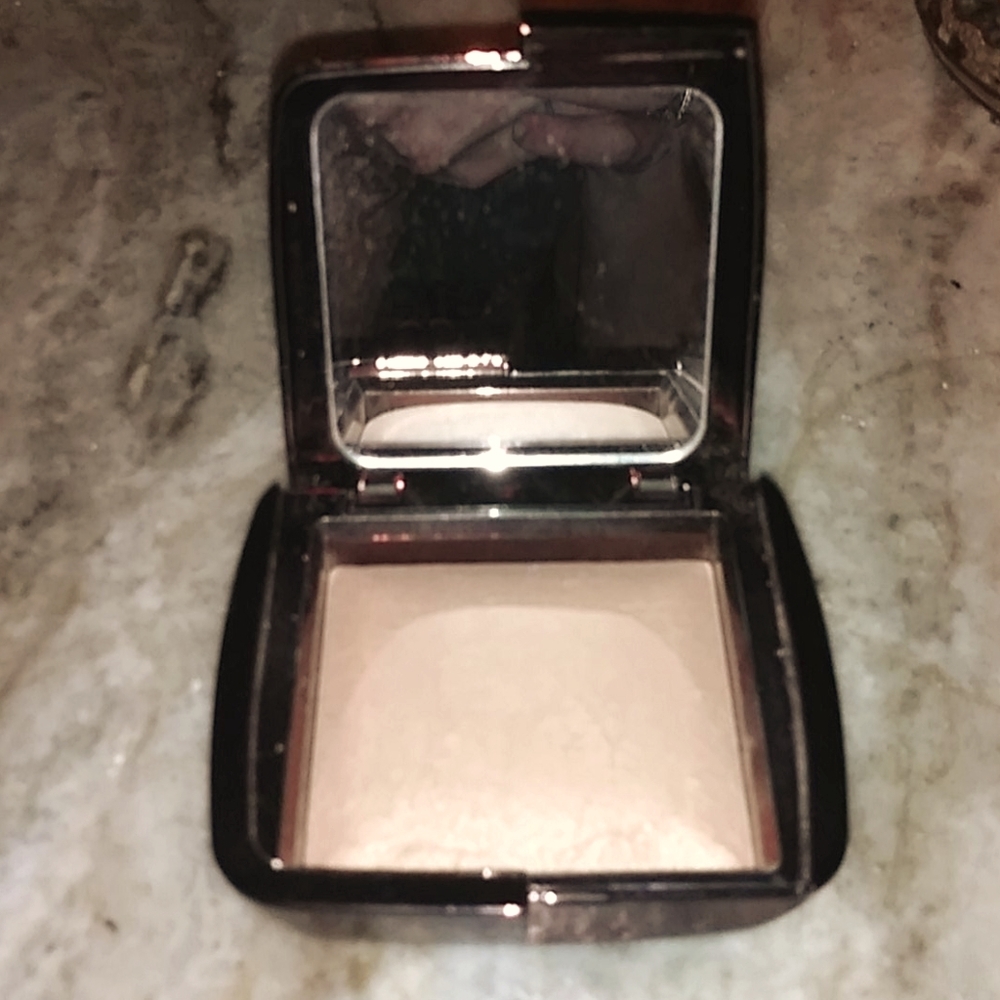 Hourglass Lightning Powder